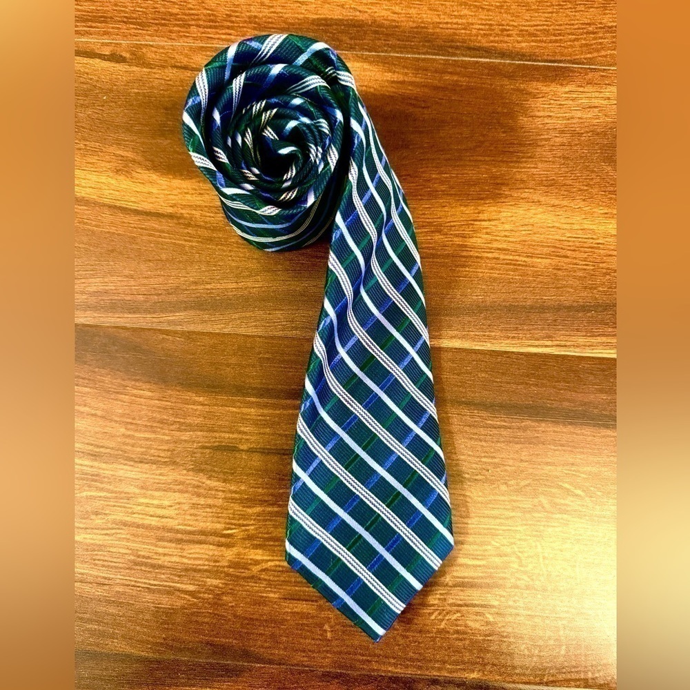 Like New JOS. A. BANK 100% Silk Stain Resistant Green Repp Tie